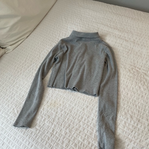 Knit Long Sleeve Crop - Picture 2 of 3